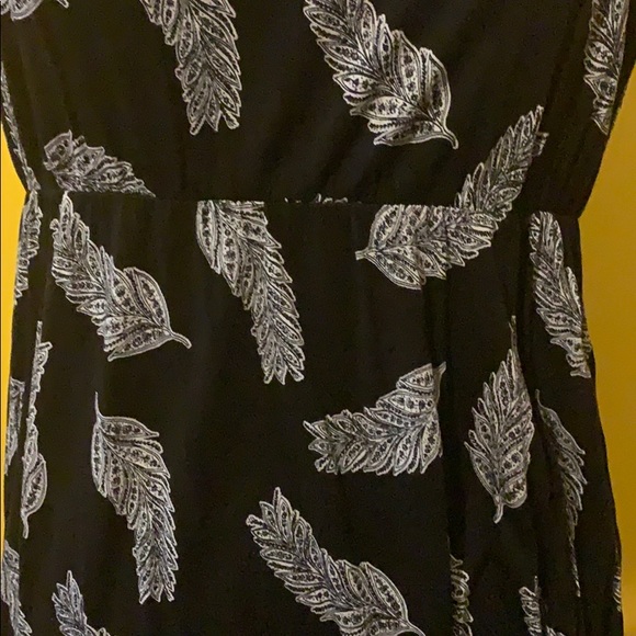 💥2 for $15💥H&M Black sundress w/ feather pattern - Picture 6 of 7